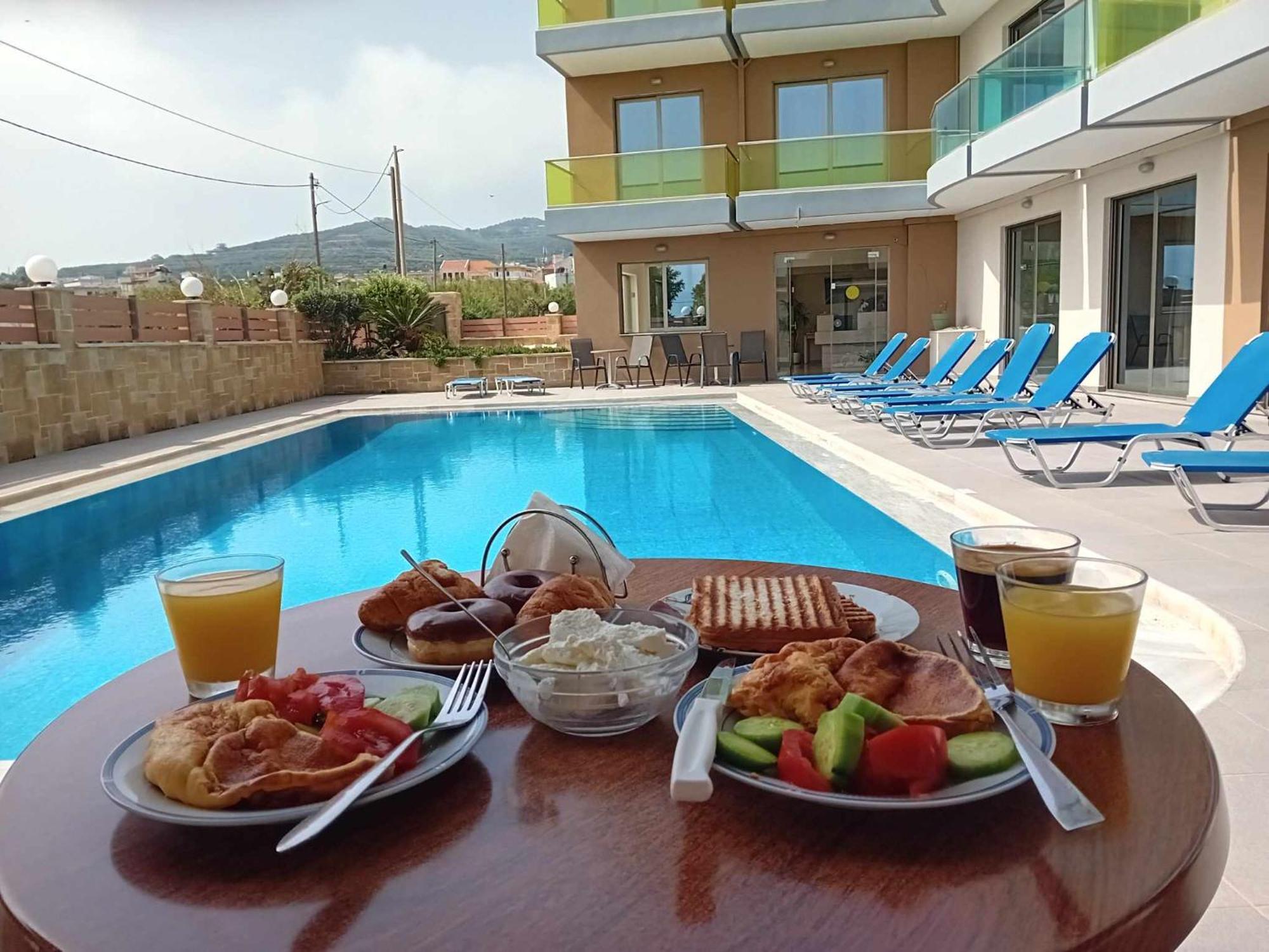 Crystal Bay Hotel Kissamos Bagian luar foto