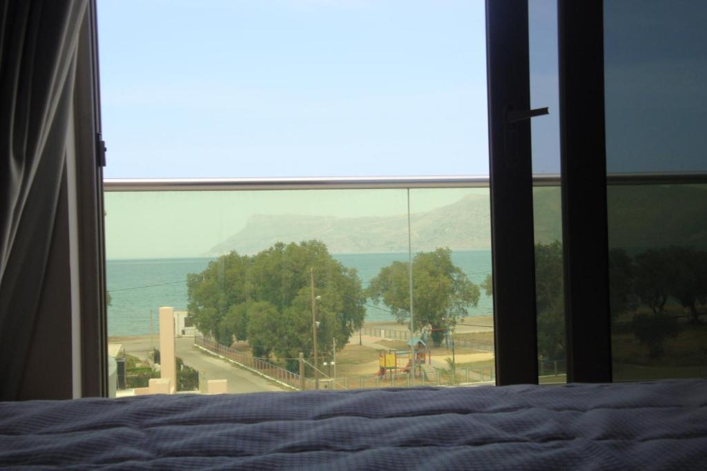 Crystal Bay Hotel Kissamos Bagian luar foto