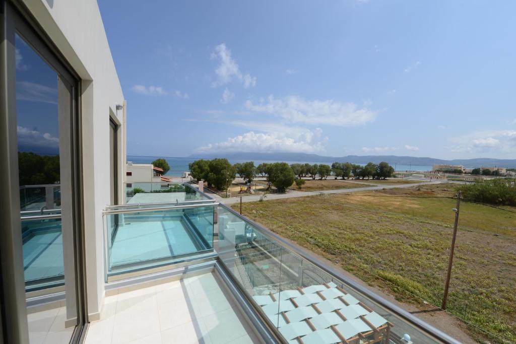Crystal Bay Hotel Kissamos Bagian luar foto
